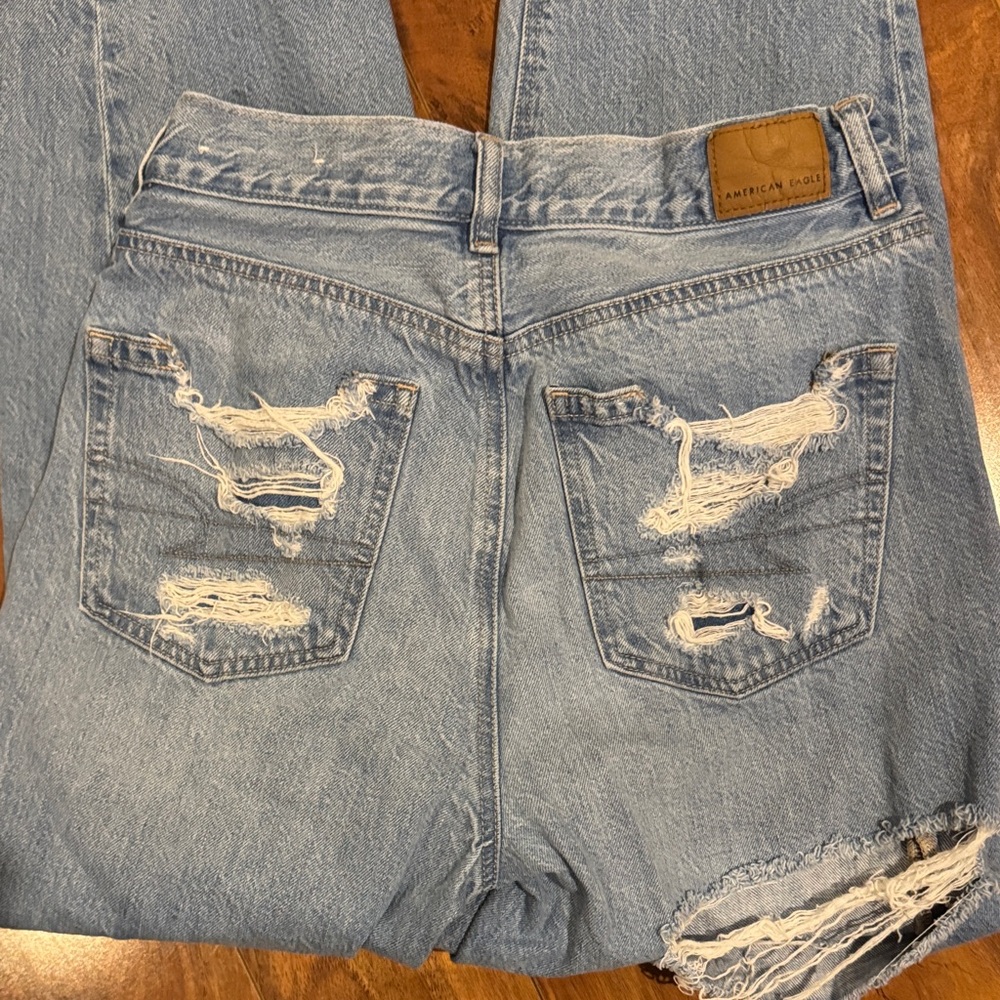 American Eagle Outfitters Ripped Light Blue Boyfriend Jeans - Picture 3 of 3